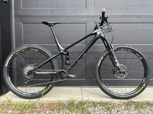 YT Izzo Comp XL (Pre-Ridden)