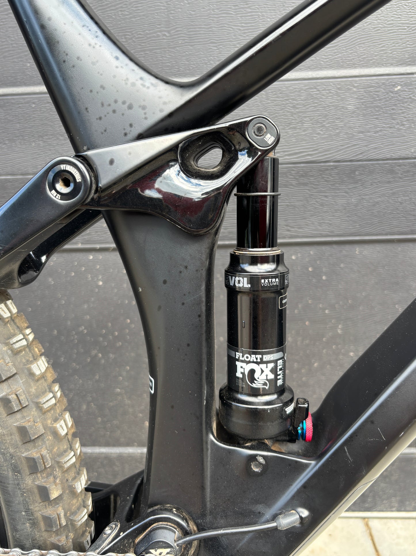 YT Izzo Comp XL (Pre-Ridden)