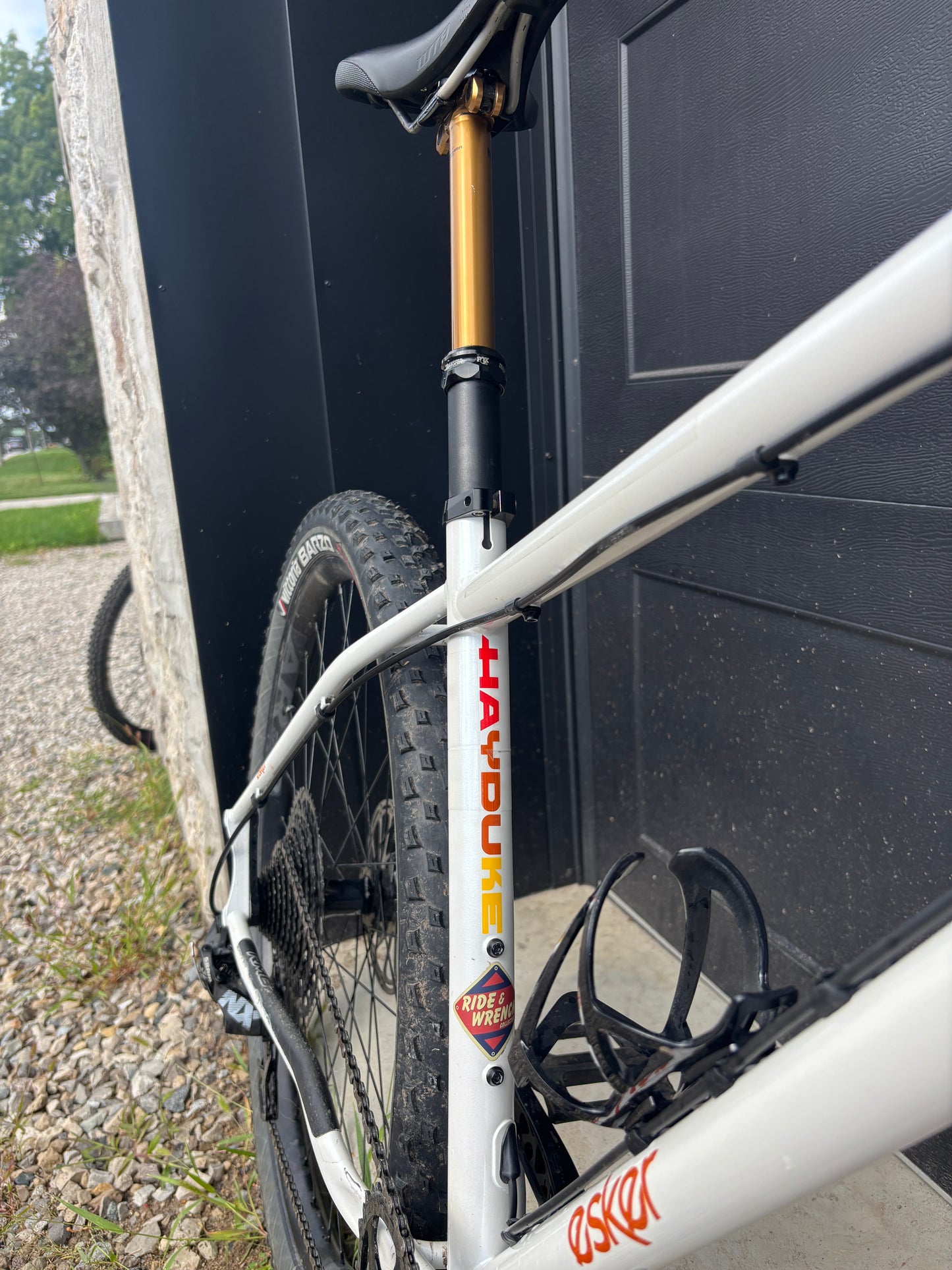 Esker Hayduke M/L (Pre-Ridden)