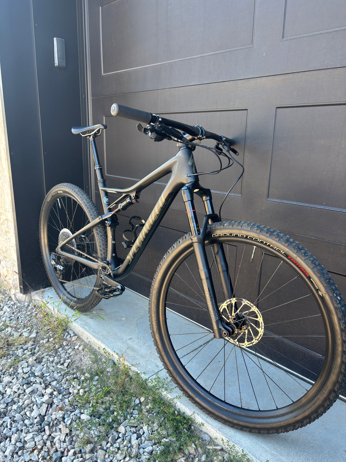 Specialized Epic Comp Carbon Large EVO (Pre-Ridden)