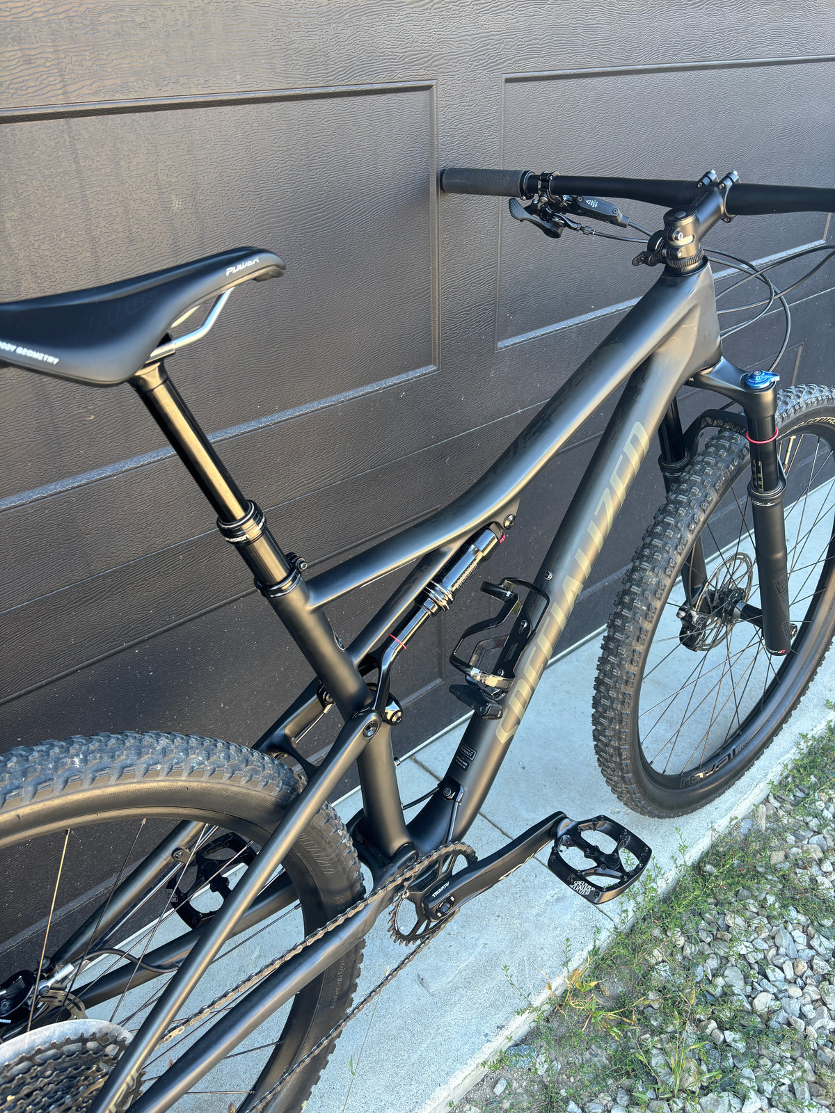 Specialized Epic Comp Carbon Large EVO (Pre-Ridden)